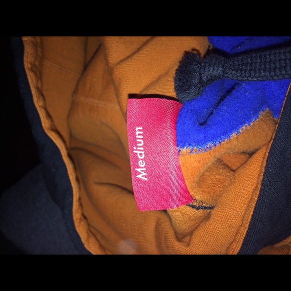 Supreme Hoodie - Picture 3 of 4